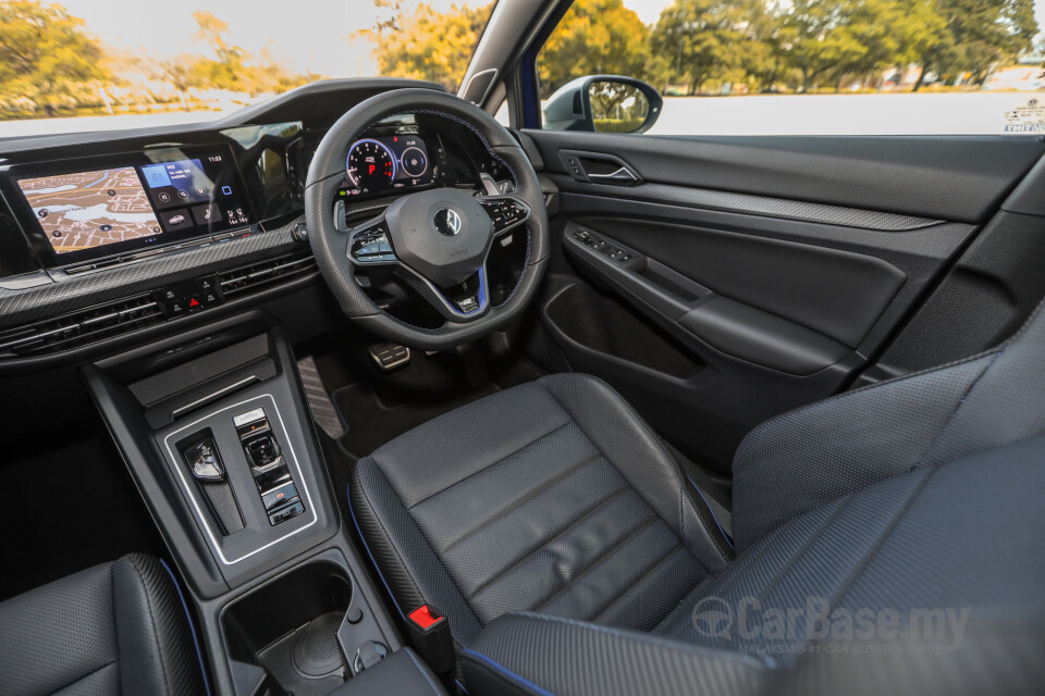 Volkswagen Golf R Mk8 (2022) Interior