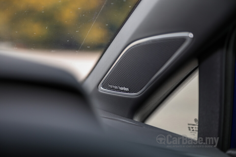 Volkswagen Golf R Mk8 R (2022) Interior