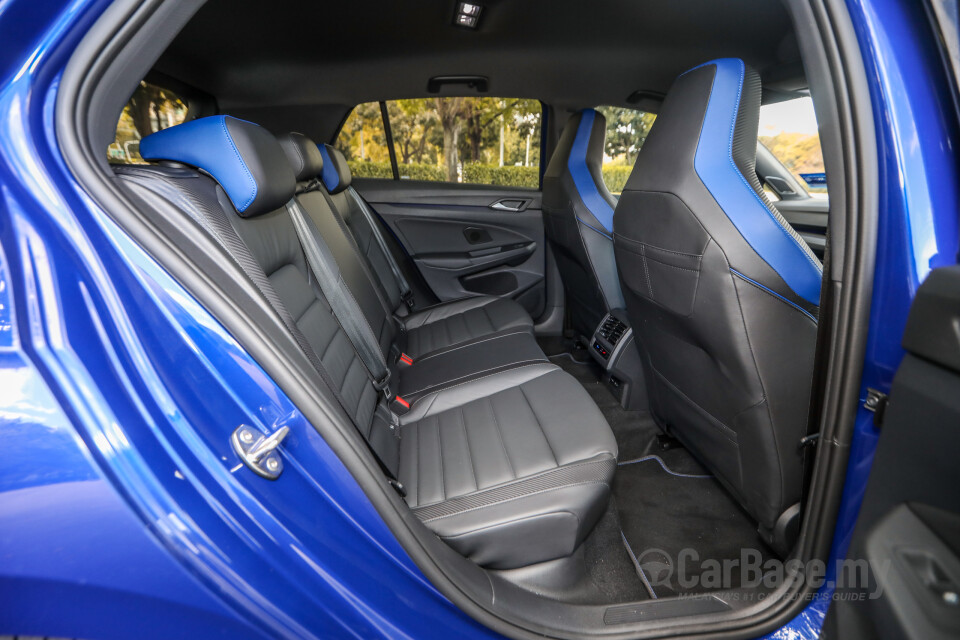 Volkswagen Golf R Mk8 R (2022) Interior