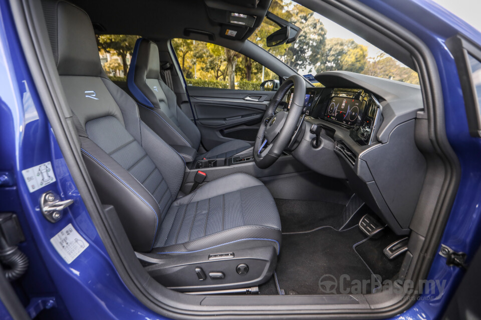 Volkswagen Golf R Mk8 R (2022) Interior