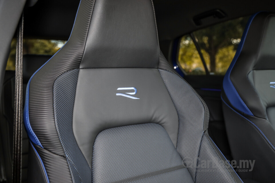 Volkswagen Golf R Mk8 R (2022) Interior
