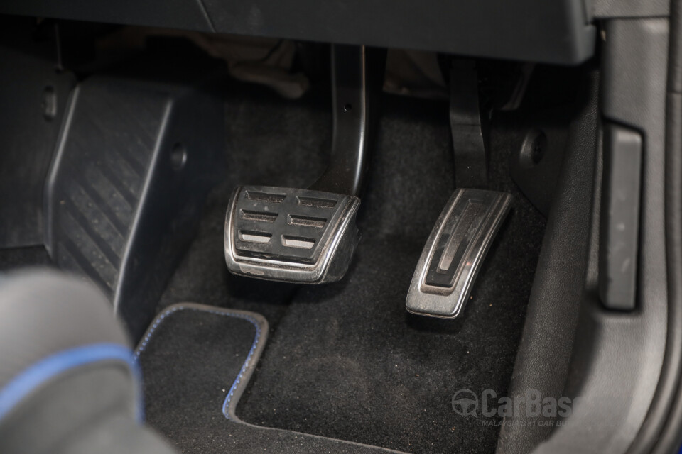 Volkswagen Golf R Mk8 R (2022) Interior