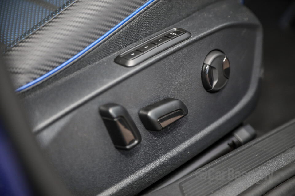 Volkswagen Golf R Mk8 R (2022) Interior