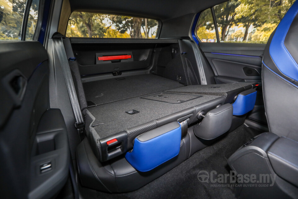 Volkswagen Golf R Mk8 R (2022) Interior