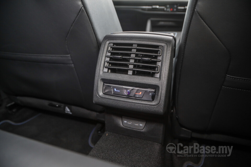 Volkswagen Golf R Mk8 R (2022) Interior