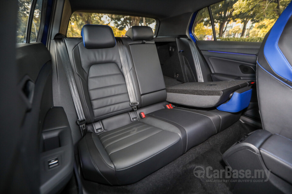 Volkswagen Golf R Mk8 R (2022) Interior