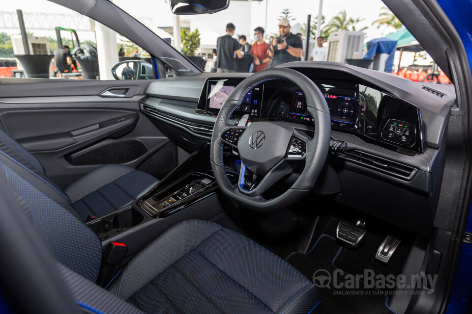 Volkswagen Golf R Mk8 R (2022) Interior