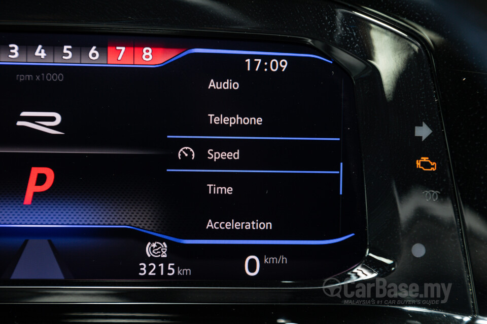 Volkswagen Golf R Mk8 R (2022) Interior