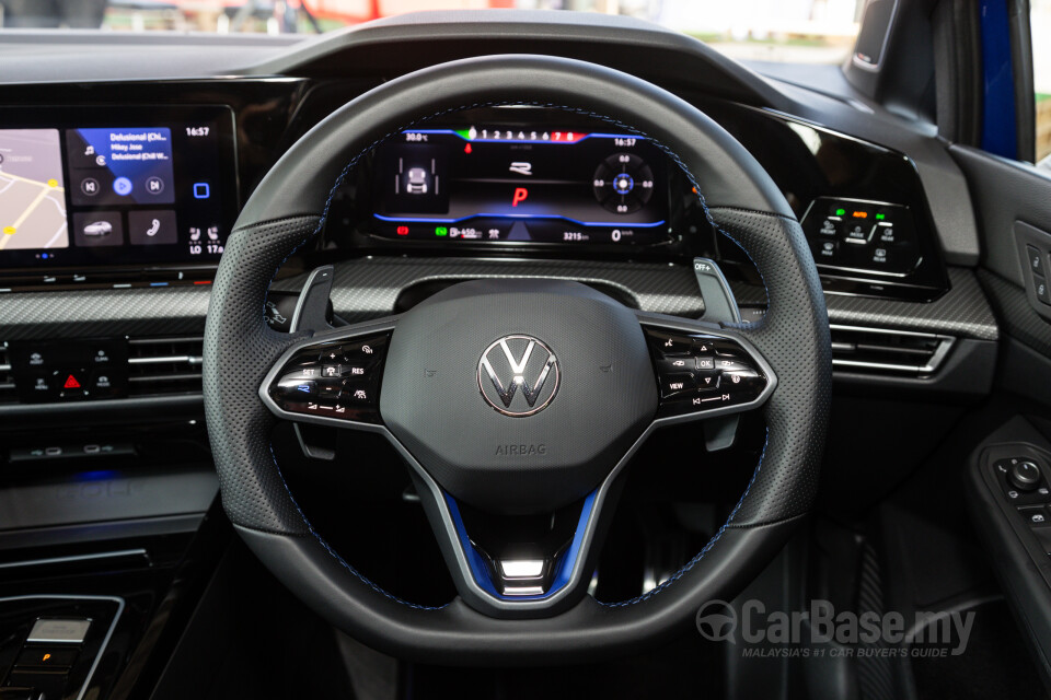 Volkswagen Golf R Mk8 R (2022) Interior