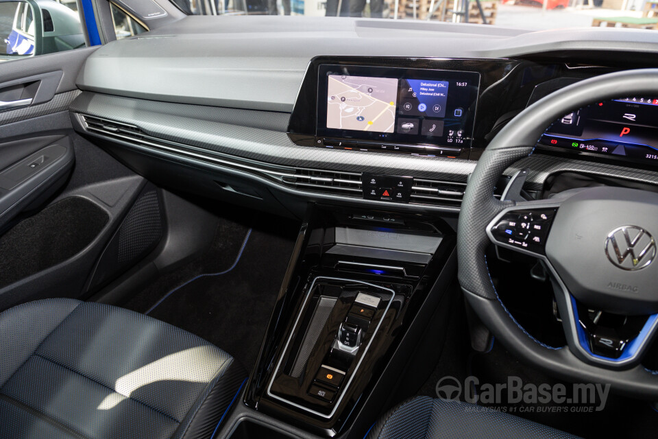 Volkswagen Golf R Mk8 R (2022) Interior