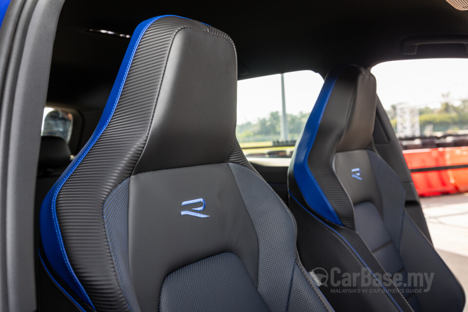 Volkswagen Golf R Mk8 R (2022) Interior