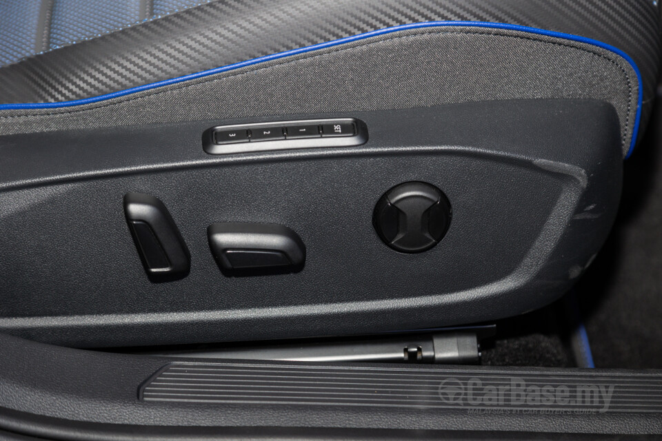 Volkswagen Golf R Mk8 R (2022) Interior