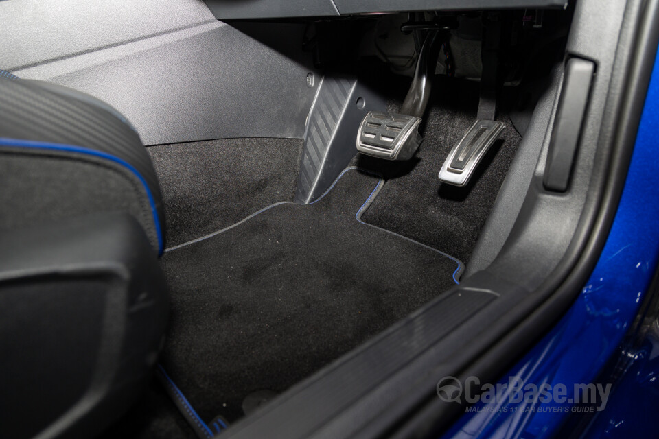 Volkswagen Golf R Mk8 R (2022) Interior