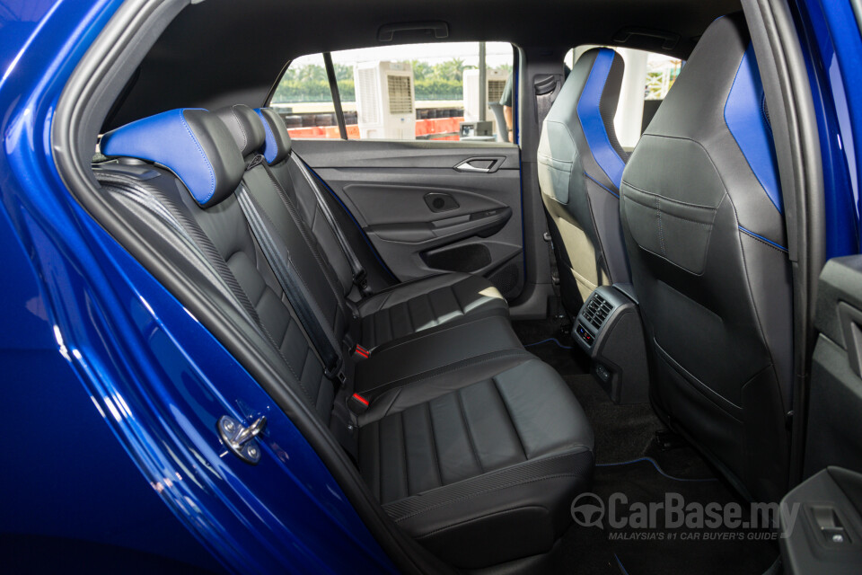 Volkswagen Golf R Mk8 R (2022) Interior
