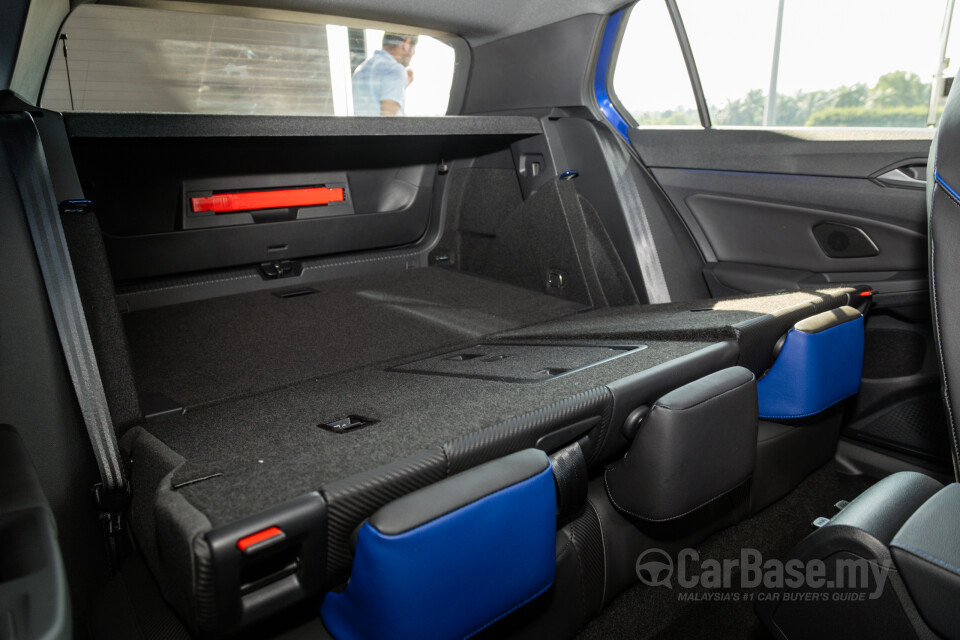 Volkswagen Golf R Mk8 R (2022) Interior