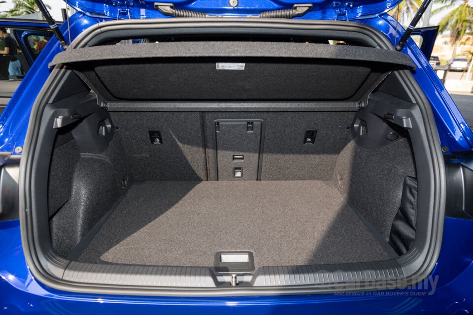 Volkswagen Golf R Mk8 R (2022) Interior