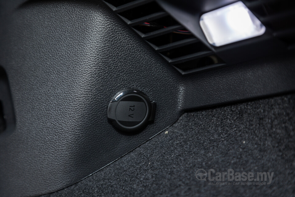Volkswagen Golf R Mk8 R (2022) Interior