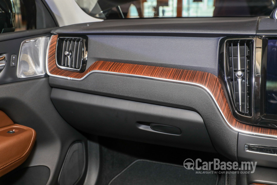 Volvo XC60 Mk2 (2018) Interior