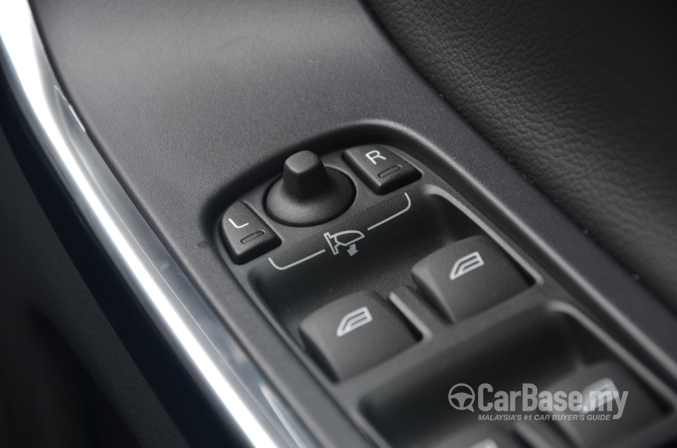 Volvo XC60 Mk1 (2013) Interior