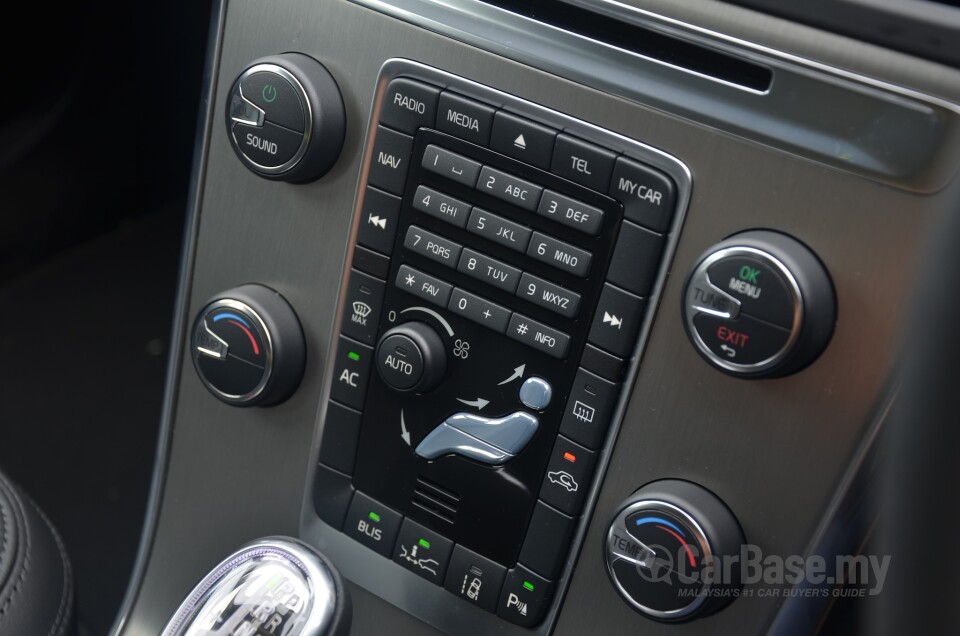 Toyota Fortuner AN160 (2016) Interior