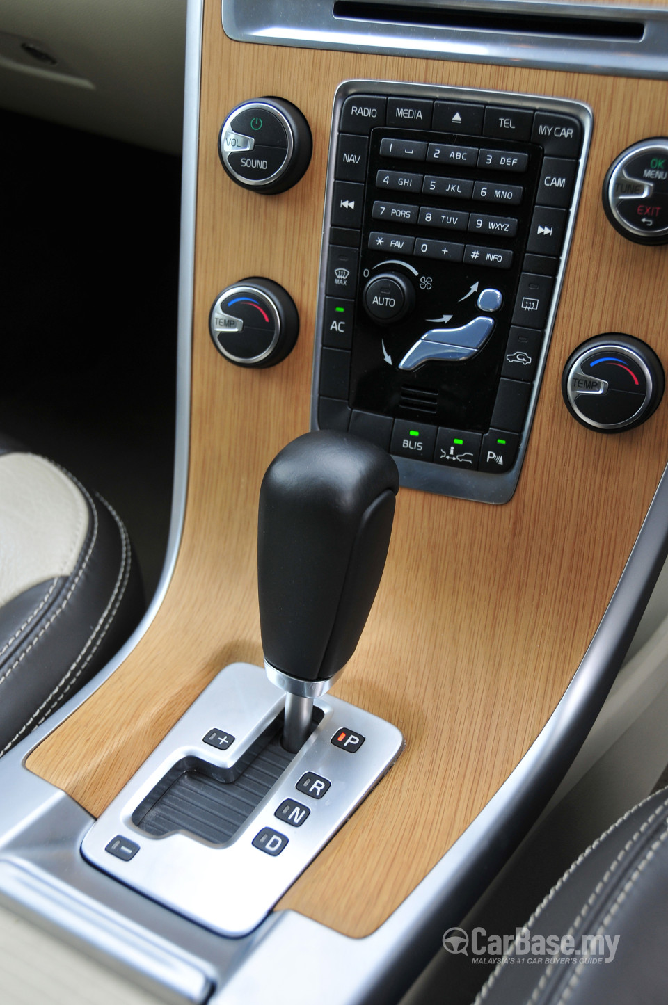 Volvo XC60 Mk1 (2013) Interior