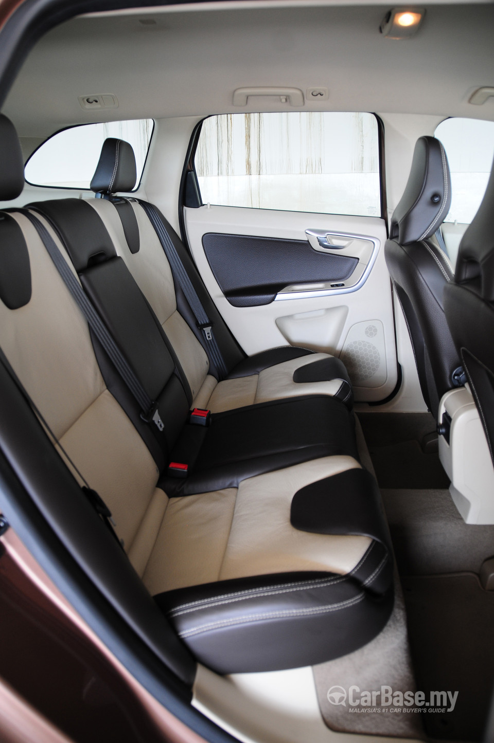 Volvo XC60 Mk1 (2013) Interior