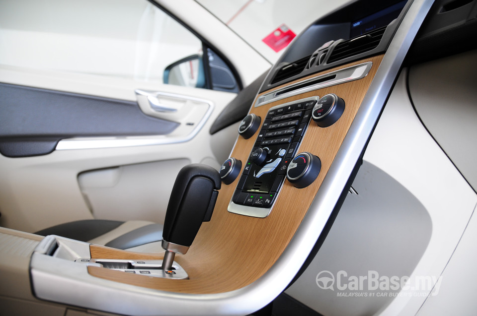 Volvo XC60 Mk1 (2013) Interior