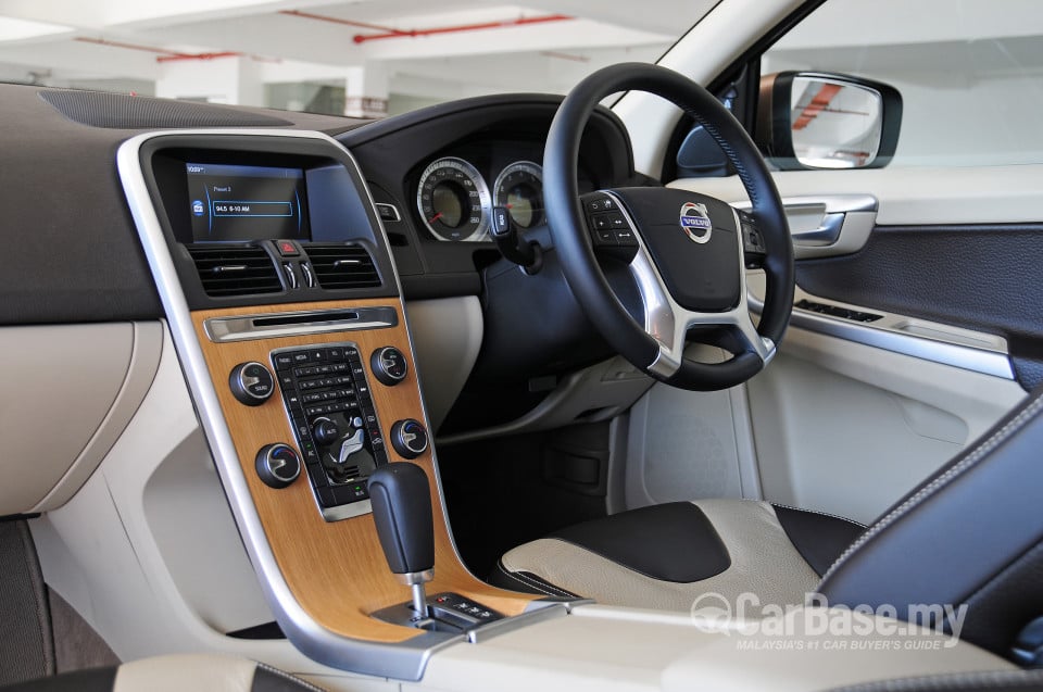 Volvo XC60 Mk1 (2013) Interior