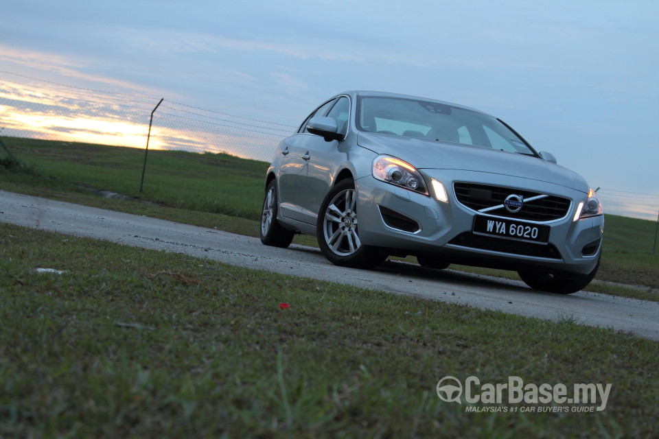 Volvo S60 Mk2 (2011) Exterior