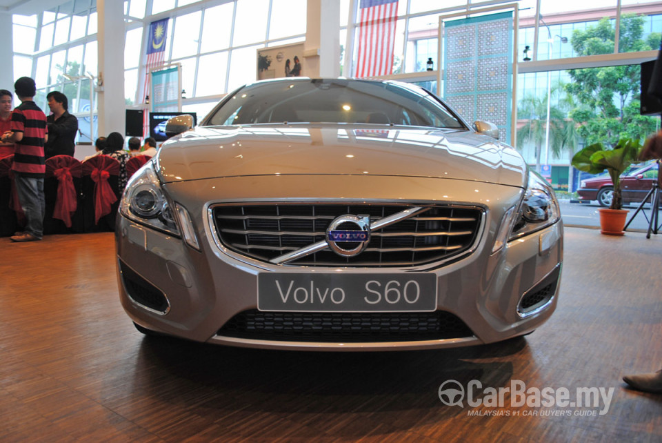 Volvo S60 Mk2 (2011) Exterior