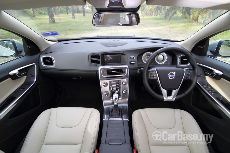 Volvo S60 Mk2 (2011) Interior