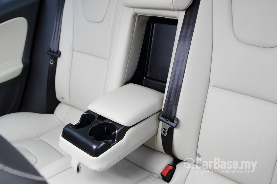 Volvo S60 Mk2 (2011) Interior