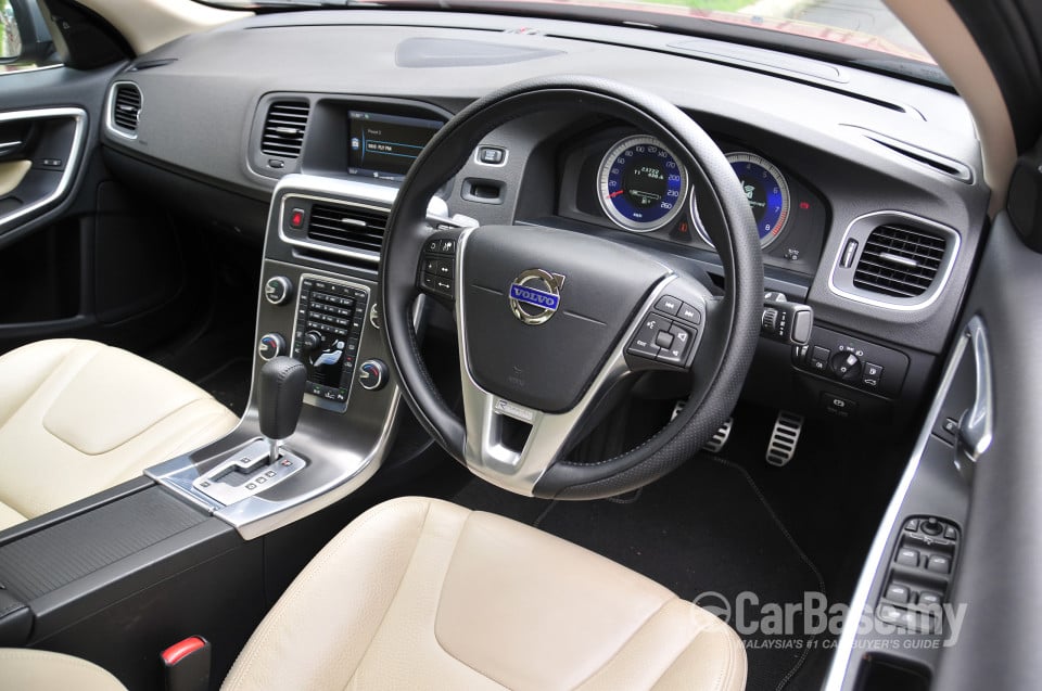 Volvo S60 Mk2 (2011) Interior