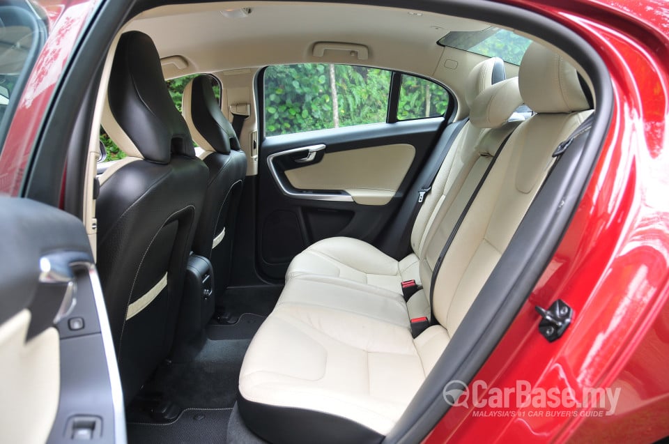 Volvo S60 Mk2 (2011) Interior