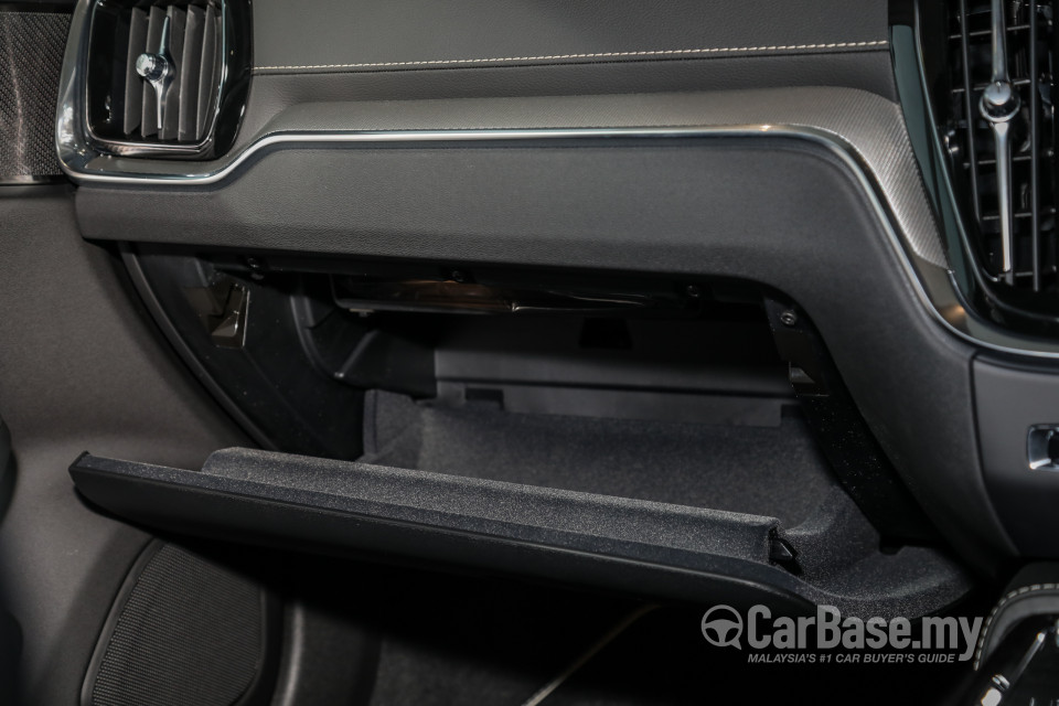 Volvo S60 Mk3 (2019) Interior