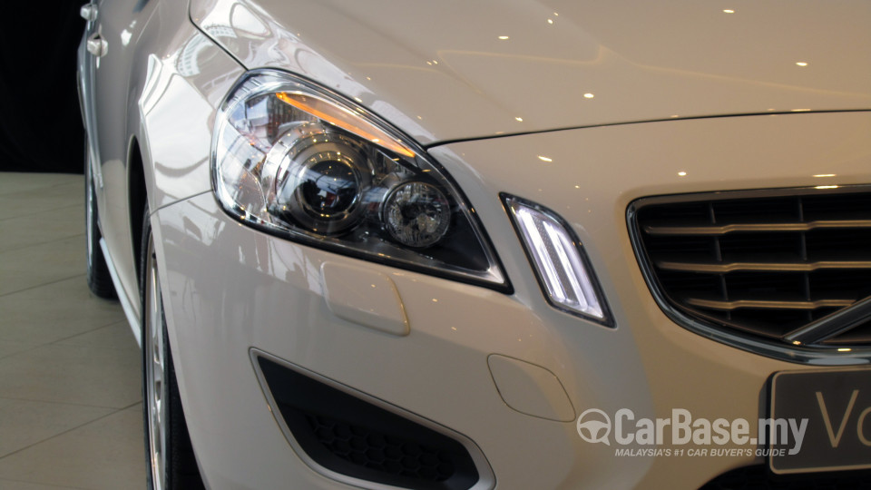 Volvo V60 Mk1 (2012) Exterior