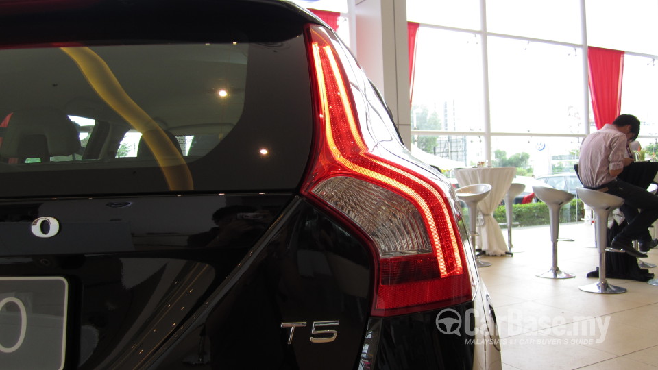 Volvo V60 Mk1 (2012) Exterior
