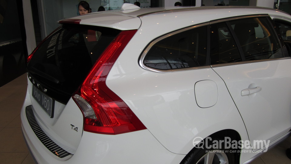 Volvo V60 Mk1 (2012) Exterior