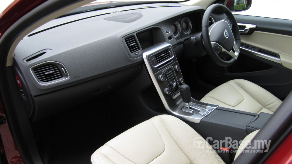 Volvo V60 Mk1 (2012) Interior