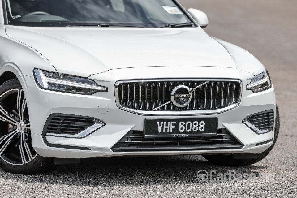Volvo V60 Mk2 (2022) Exterior