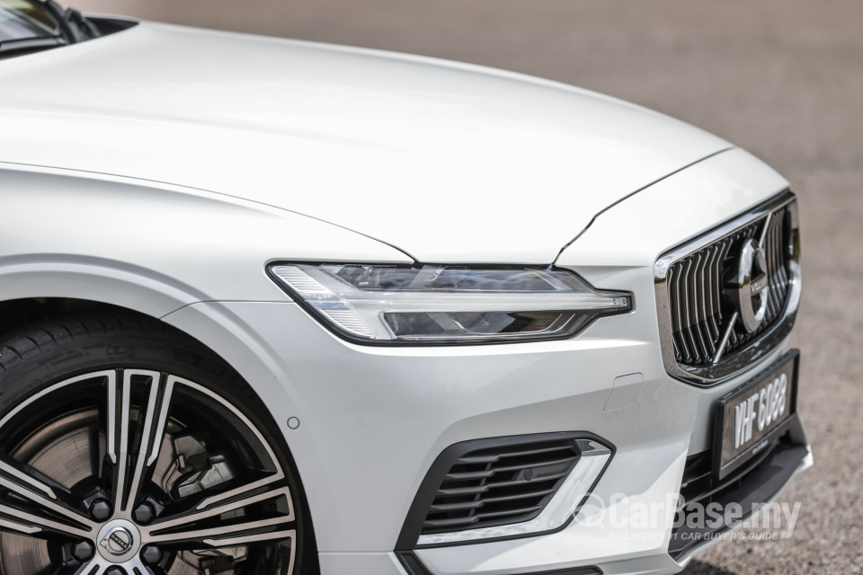 Volvo V60 Mk2 (2022) Exterior