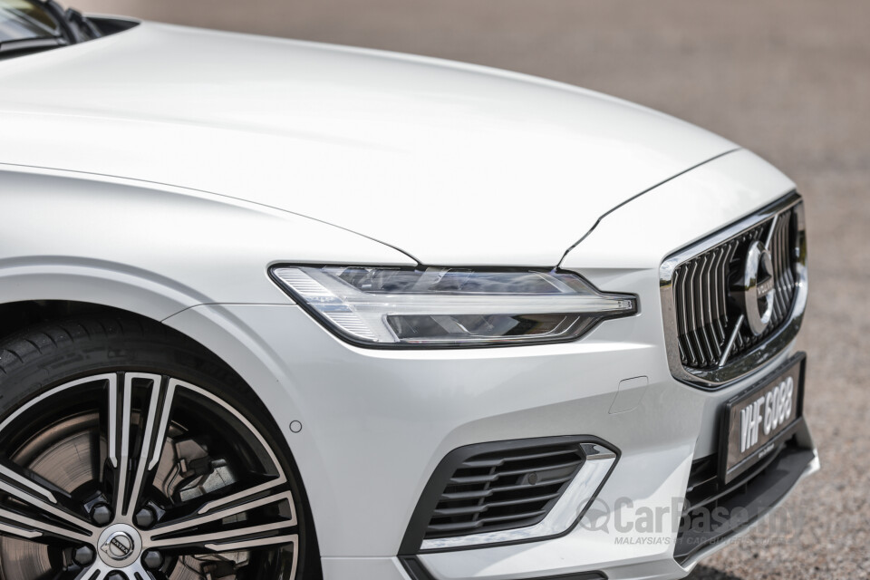Volvo V60 Mk2 (2022) Exterior