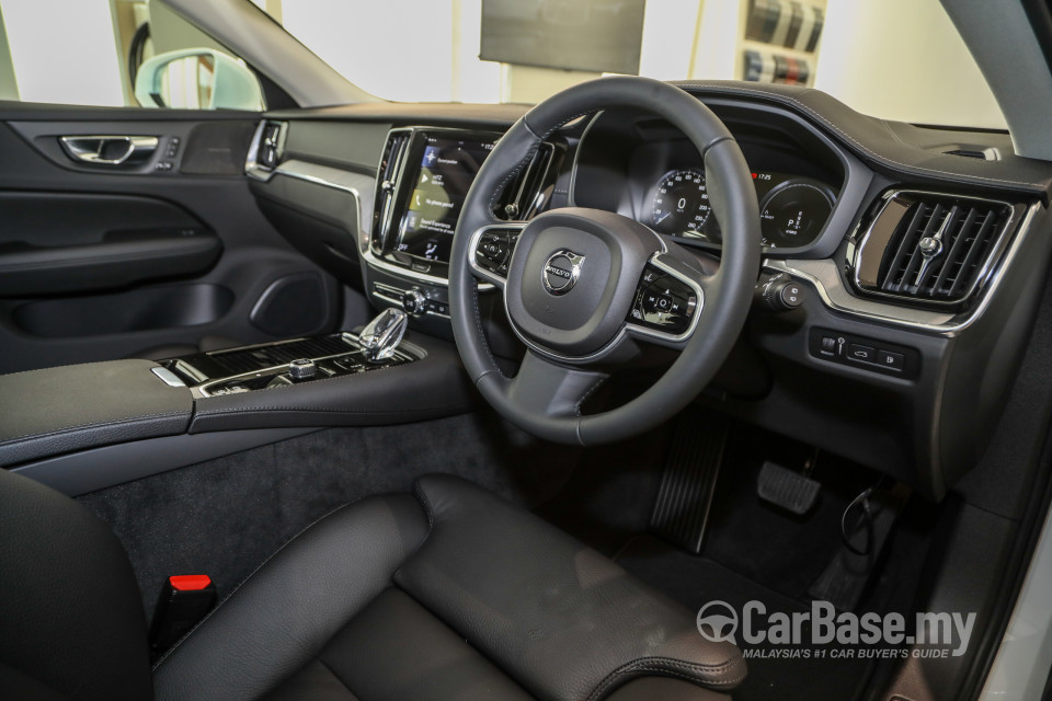 Volvo V60 Mk2 (2022) Interior