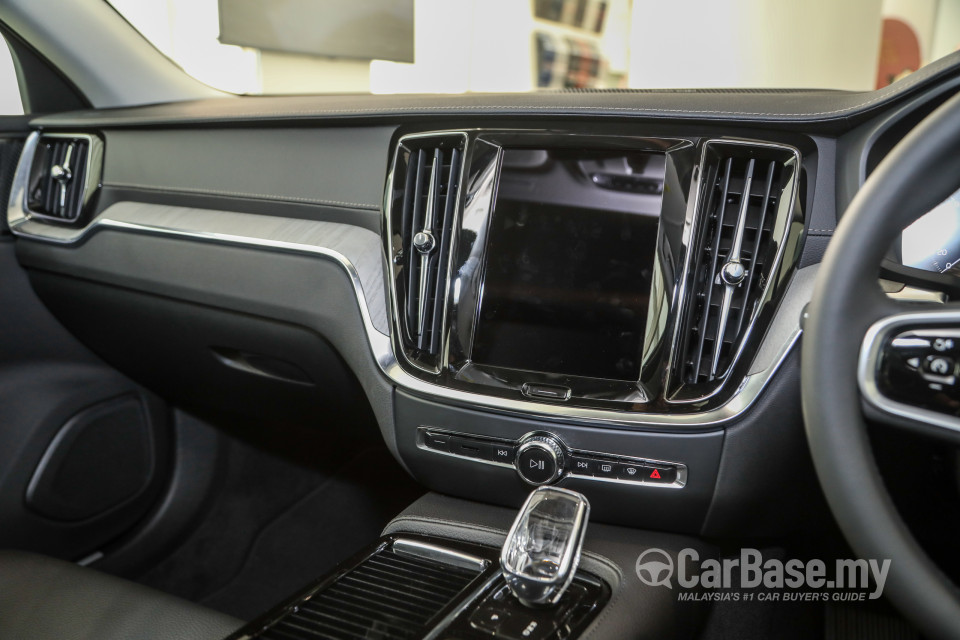 Volvo V60 Mk2 (2022) Interior