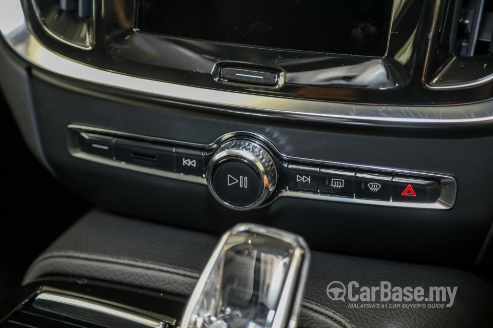 Volvo V60 Mk2 (2022) Interior