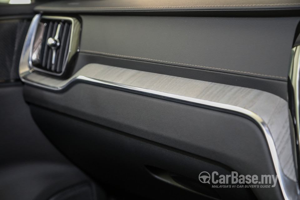 Volvo V60 Mk2 (2022) Interior