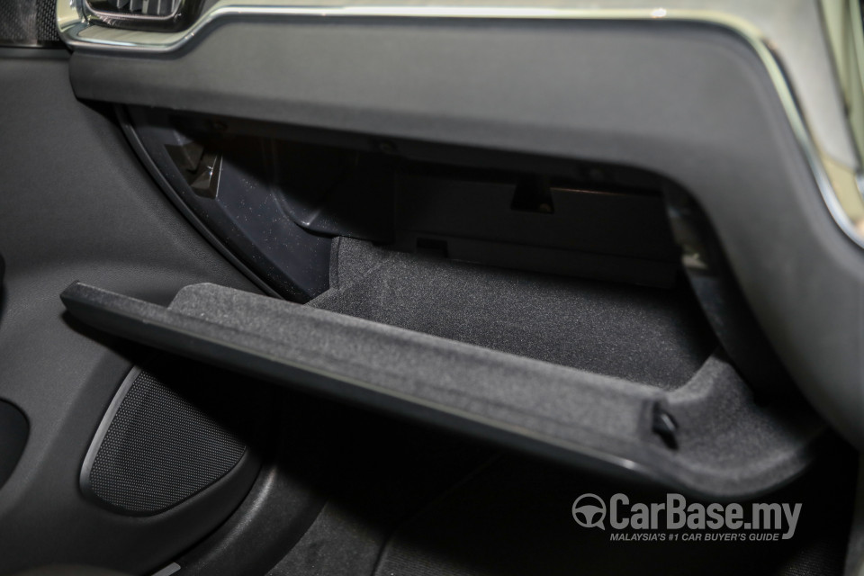 Volvo V60 Mk2 (2022) Interior