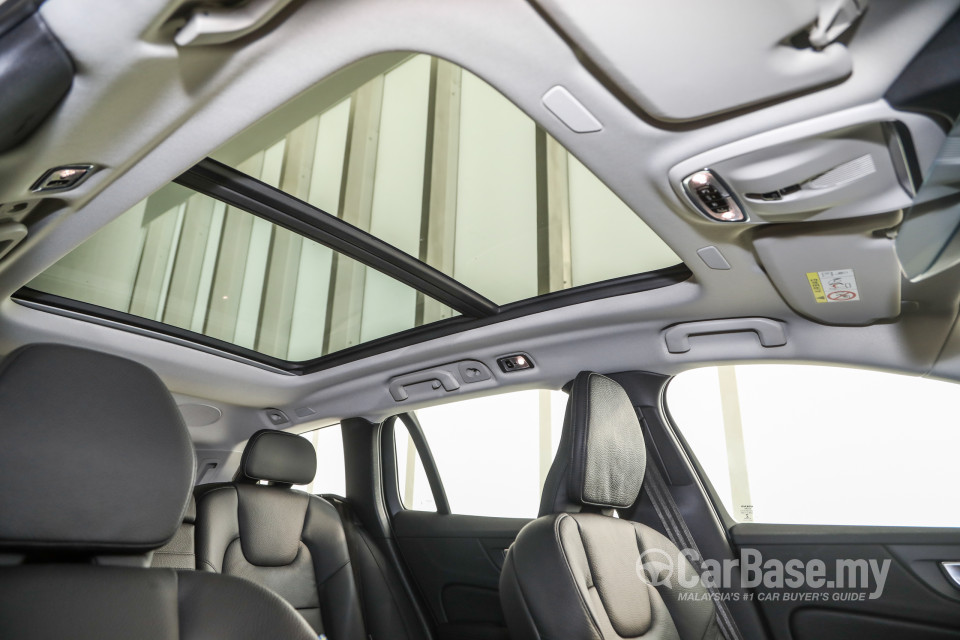 Volvo V60 Mk2 (2022) Interior