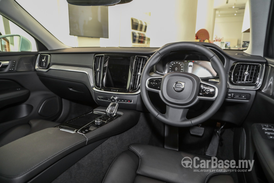 Volvo V60 Mk2 (2022) Interior