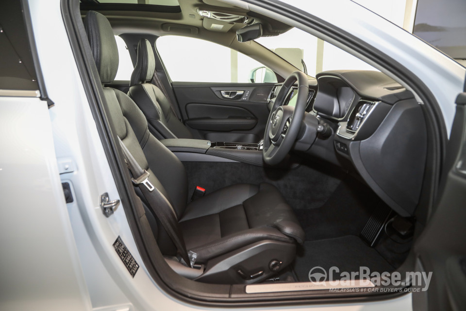 Volvo V60 Mk2 (2022) Interior